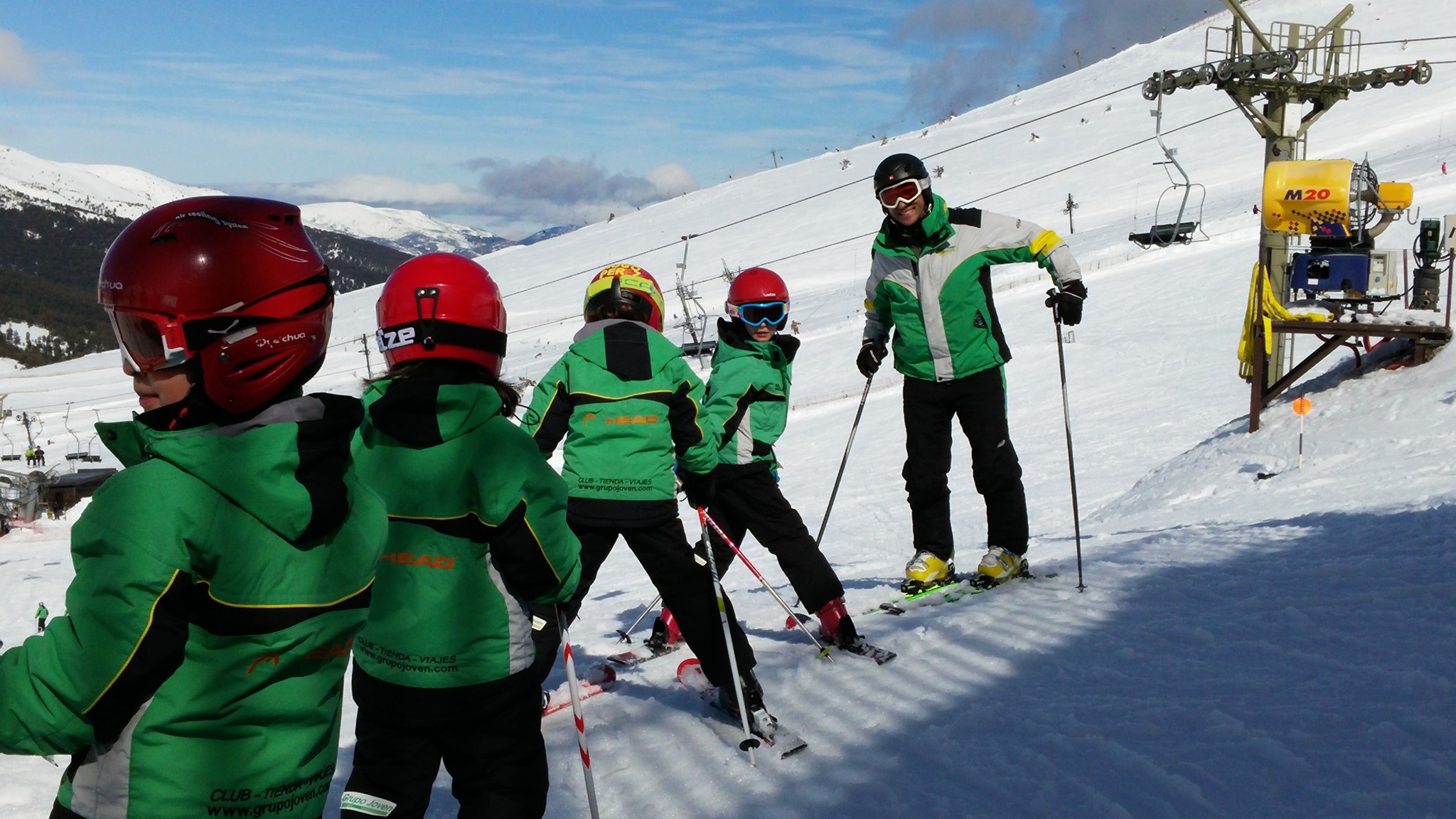 Puntero enlace Repetirse Curso aprender a esquiar en Madrid niños | Monitor todo el día