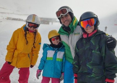 Viaje de esquí para niños jóvenes adultos familias Club Grupo Joven