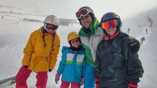 Viaje de esquí para niños jóvenes adultos familias Club Grupo Joven