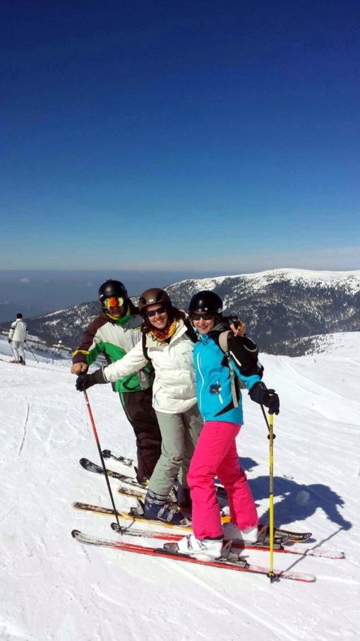 Curso de esquí para adultos en Valdesquí Club Grupo Joven adolescentes y adultos