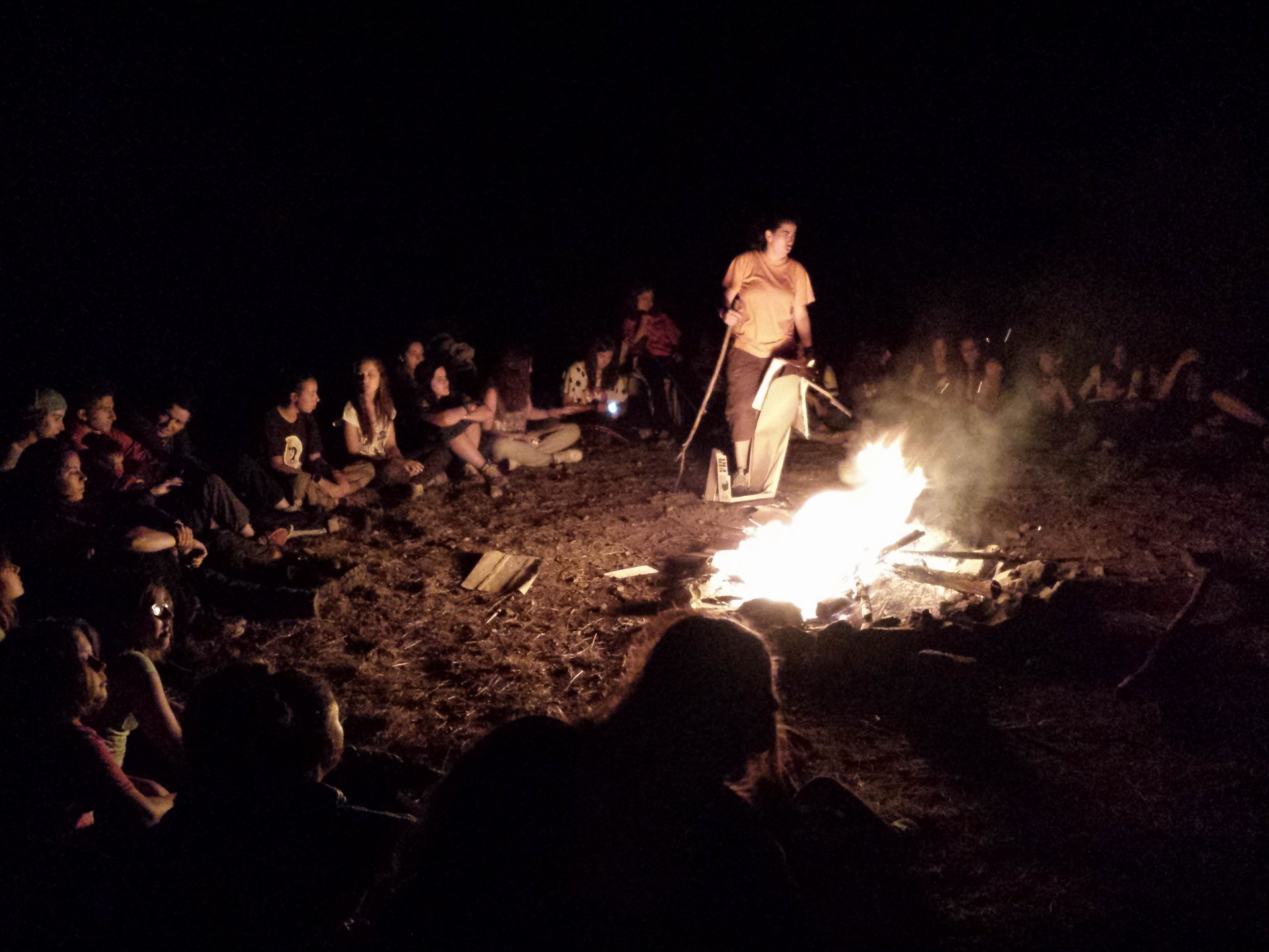 Campamentos de Verano en España para niños jóvenes adolescentes Multiaventura fuego de campamento