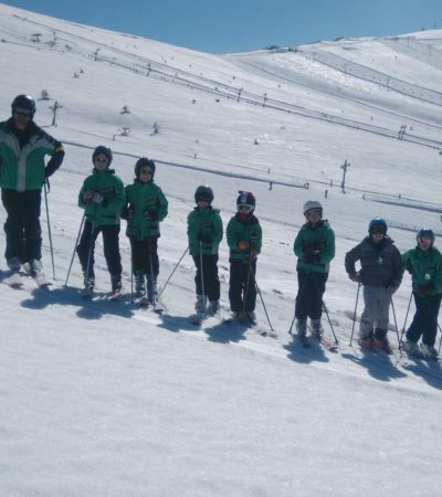 Clases de esquí en Valdesquí | Curso niños VIP | Club de esqui en Madrid Grupo Joven