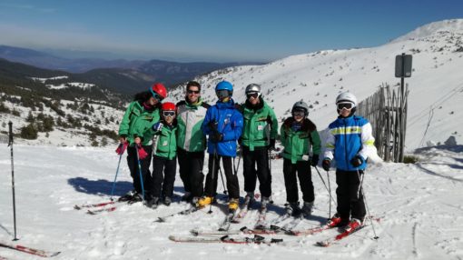 Curso de esquí para niños perfeccionamiento en Valdesquí Club Grupo Joven Madrid