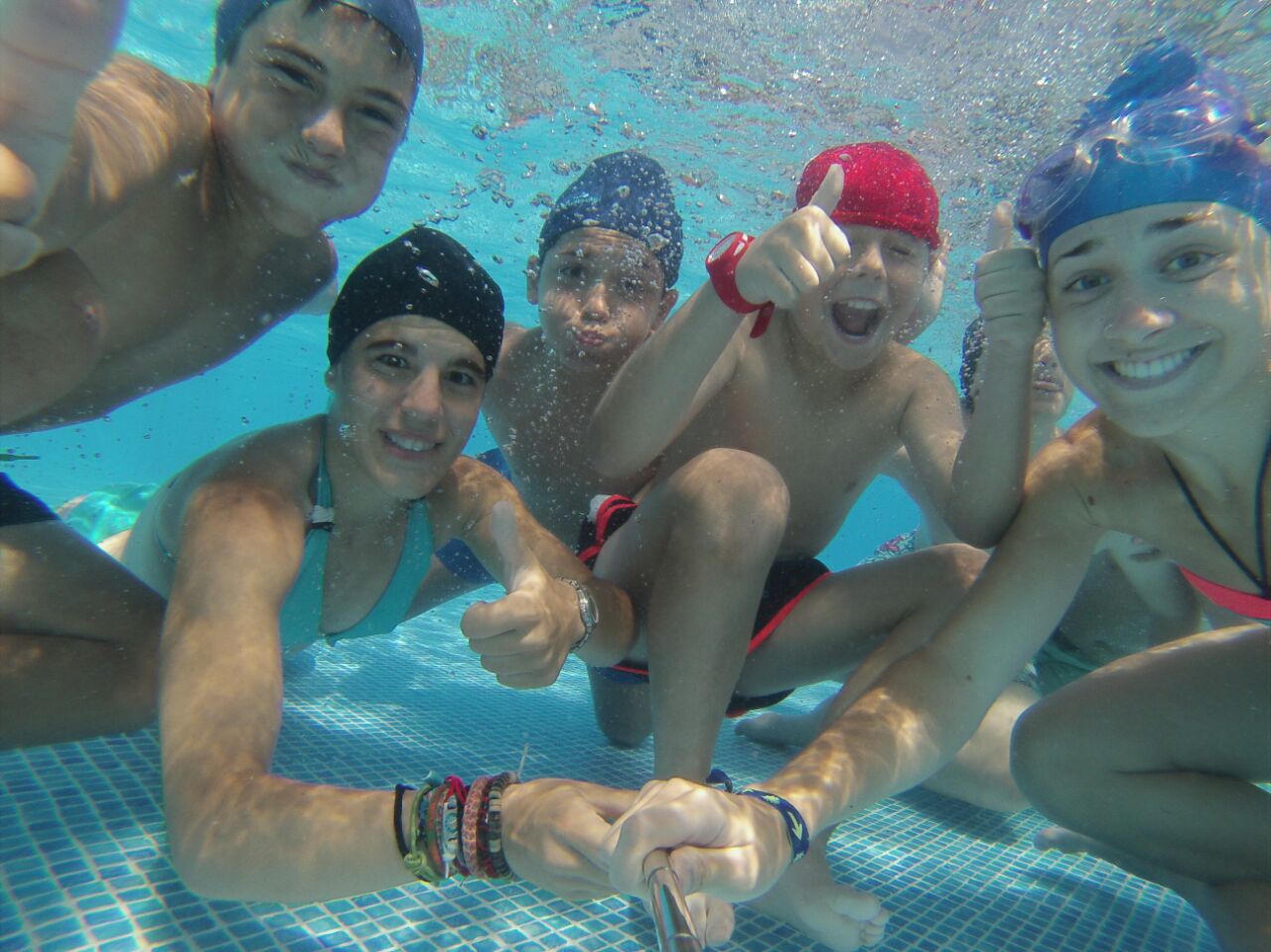 Campamentos de verano para niños en España León | piscina