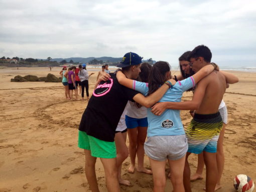 Campamentos de verano con fútbol en España León para niños adolescentes jóvenes verano con playa