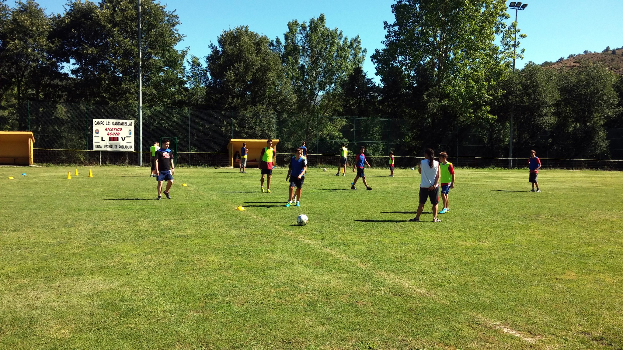 Campamento de verano con Fútbol y Multaventura para adolescentes en España León | partido de fútbol