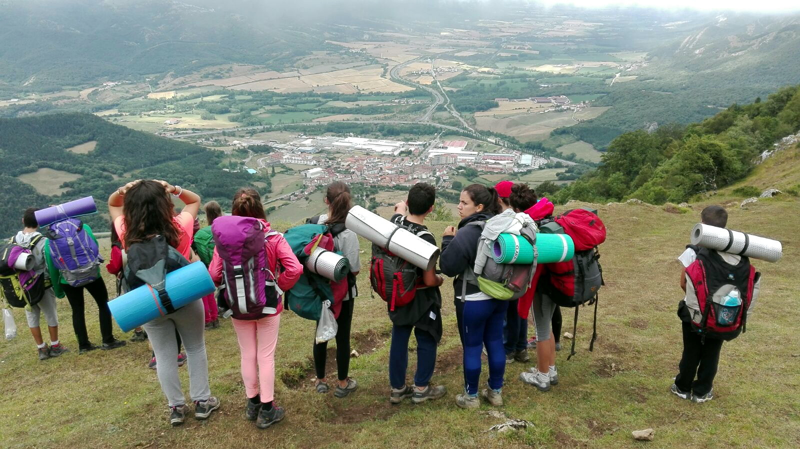 Campamentos de verano para jóvenes en España Navarra | senderismo