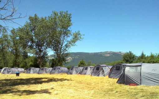Campamentos de verano en España Navarra tiendas de campaña