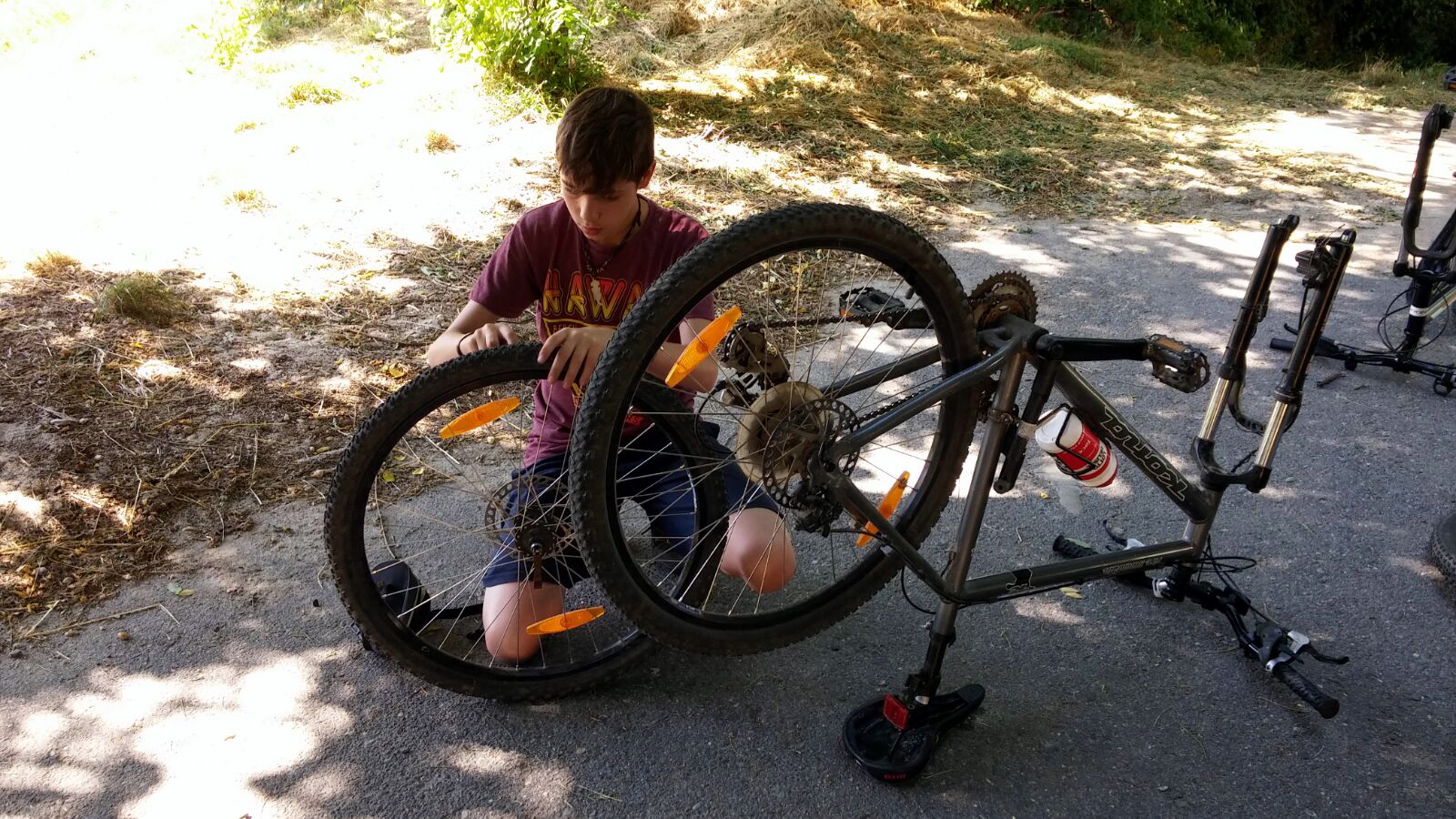 Campamento de verano con mountain bike para adolescentes | taller de mecánica básica